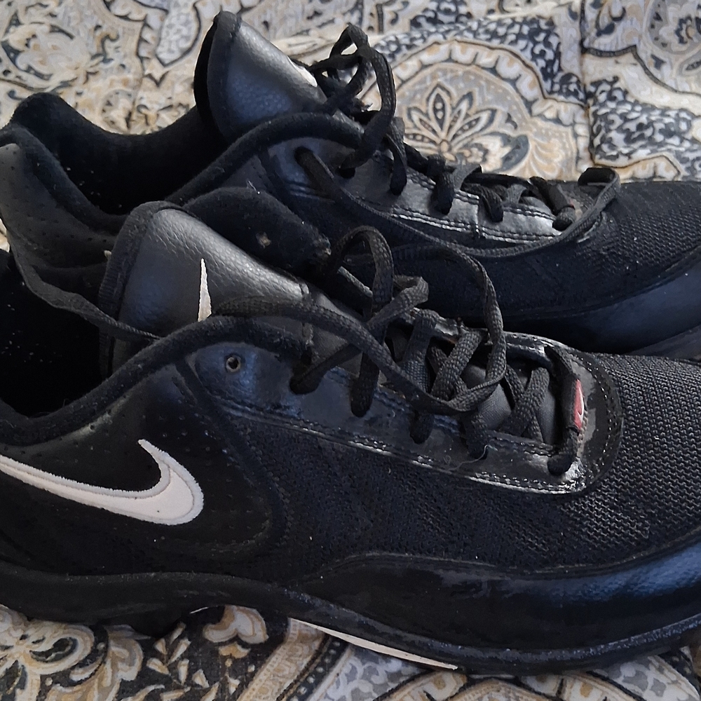 Nike Men's Black and White Athletic Shoes